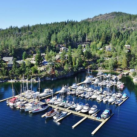 Pender Harbour Resort & Marina Гарден-Бэй Экстерьер фото
