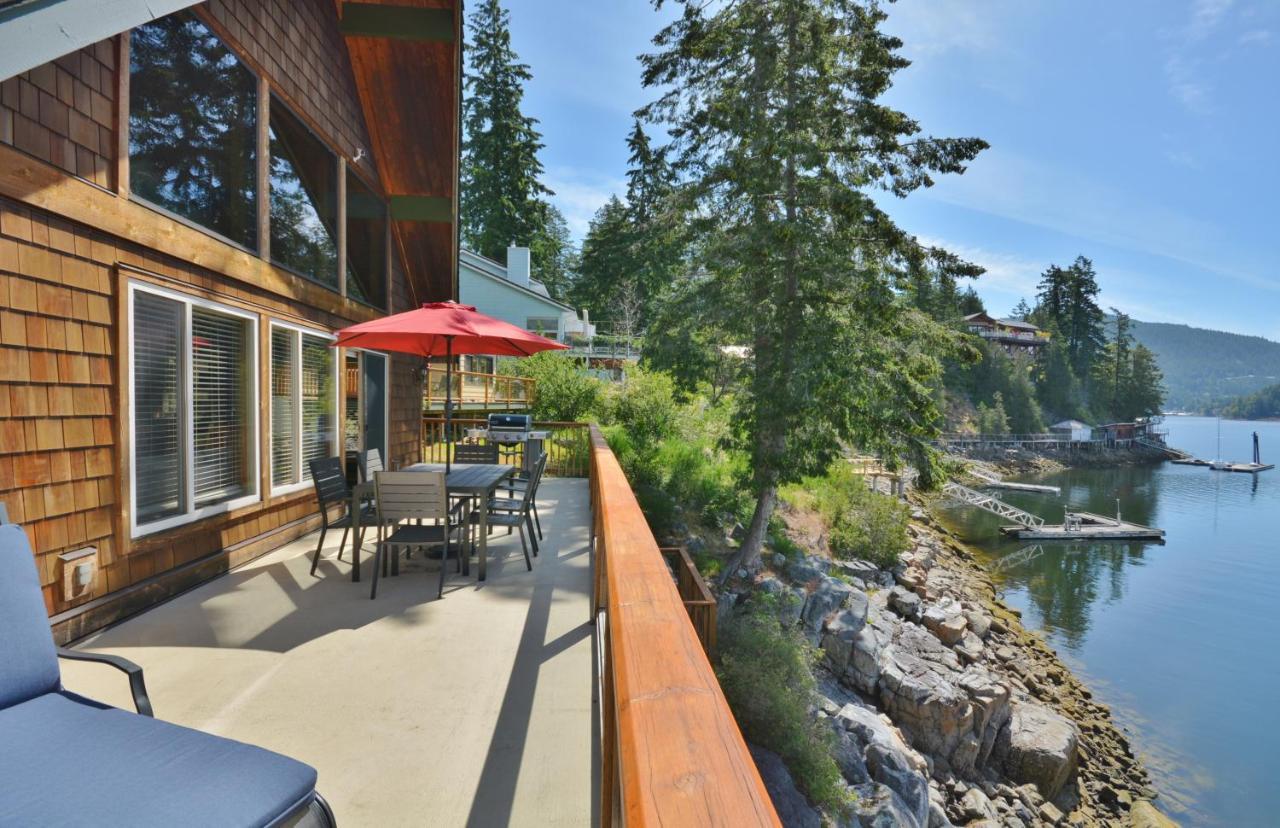 Pender Harbour Resort & Marina Гарден-Бэй Экстерьер фото