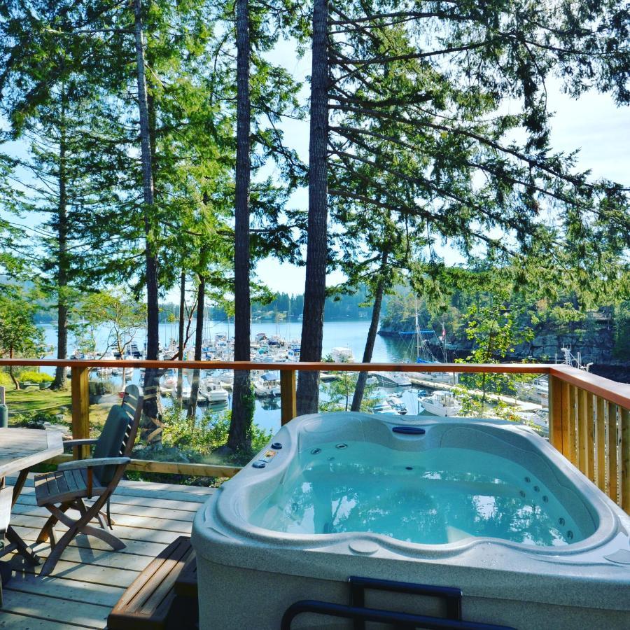 Pender Harbour Resort & Marina Гарден-Бэй Экстерьер фото