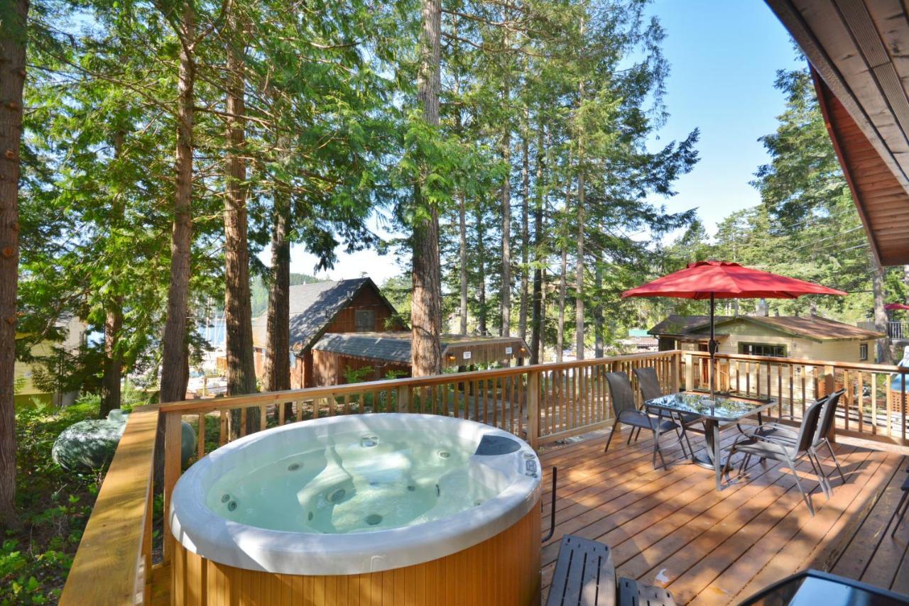 Pender Harbour Resort & Marina Гарден-Бэй Экстерьер фото