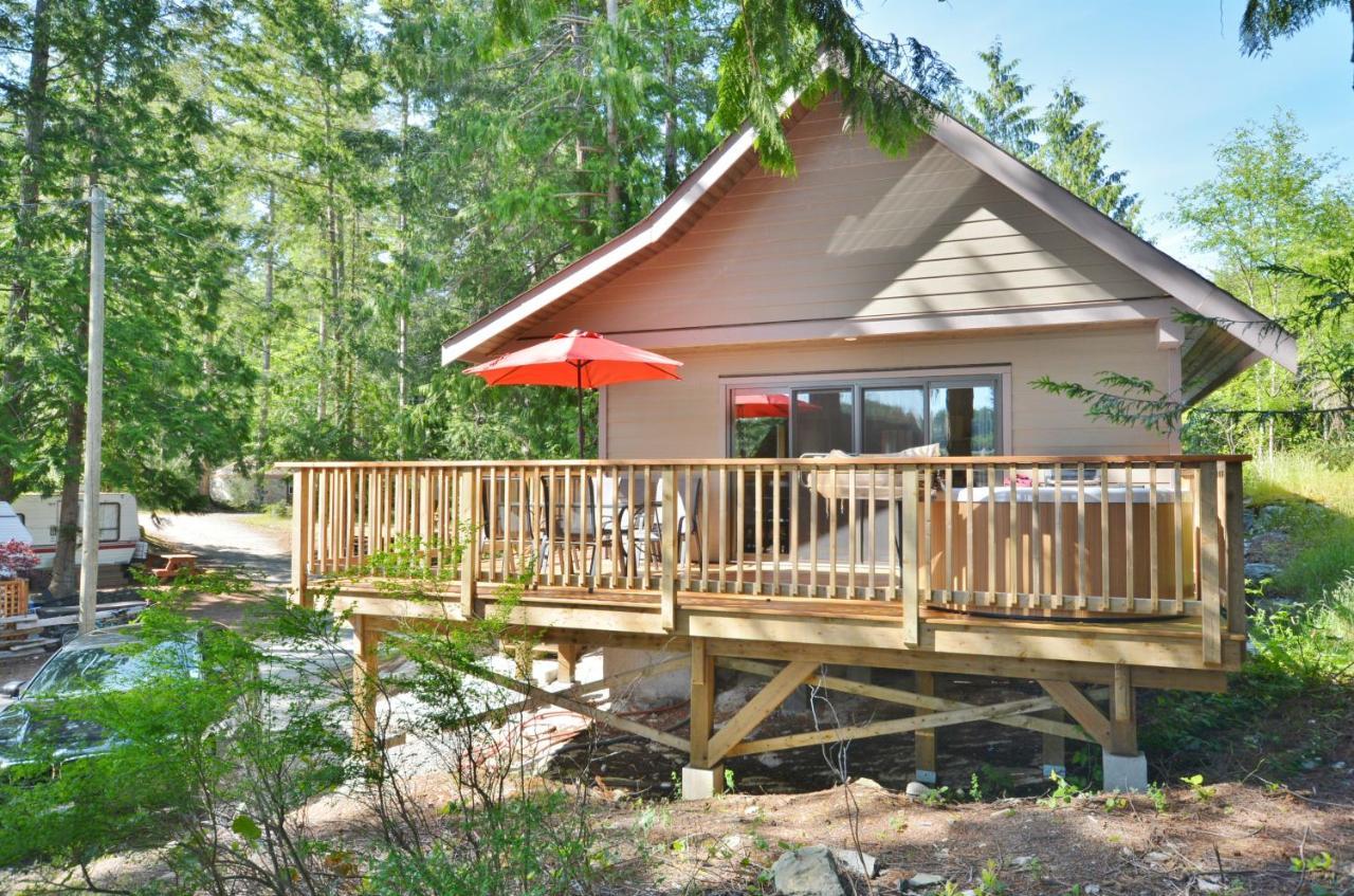 Pender Harbour Resort & Marina Гарден-Бэй Экстерьер фото