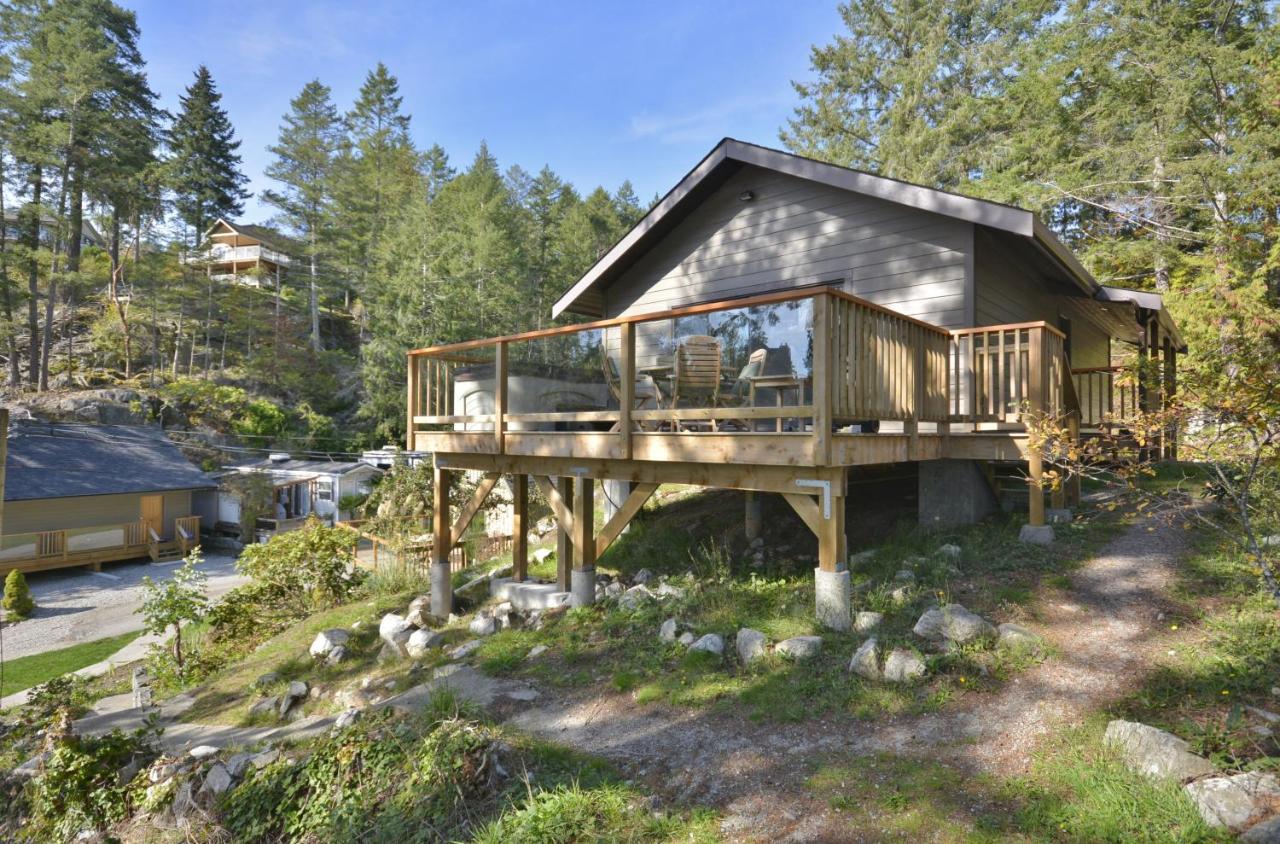 Pender Harbour Resort & Marina Гарден-Бэй Экстерьер фото