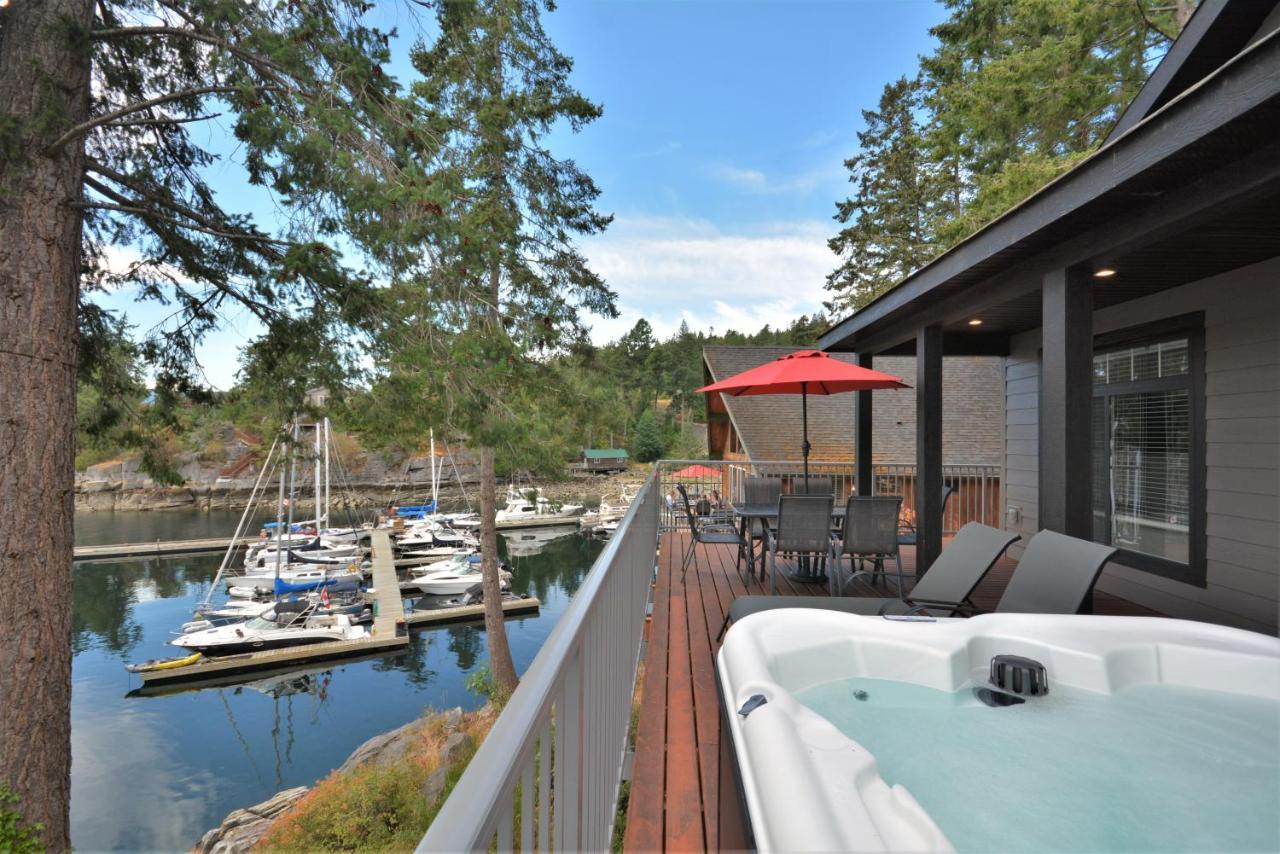 Pender Harbour Resort & Marina Гарден-Бэй Экстерьер фото