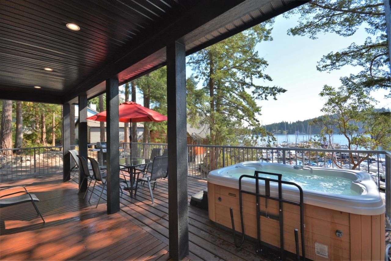Pender Harbour Resort & Marina Гарден-Бэй Экстерьер фото
