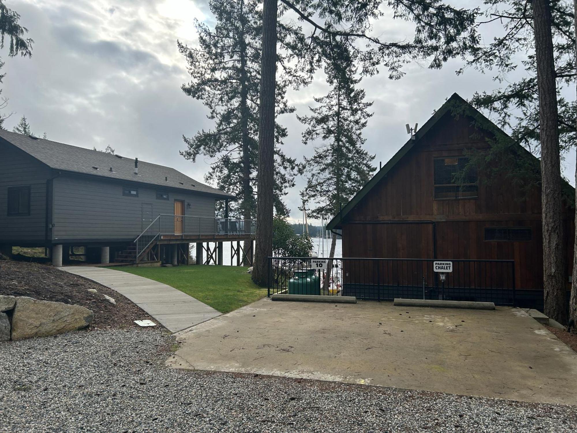Pender Harbour Resort & Marina Гарден-Бэй Экстерьер фото