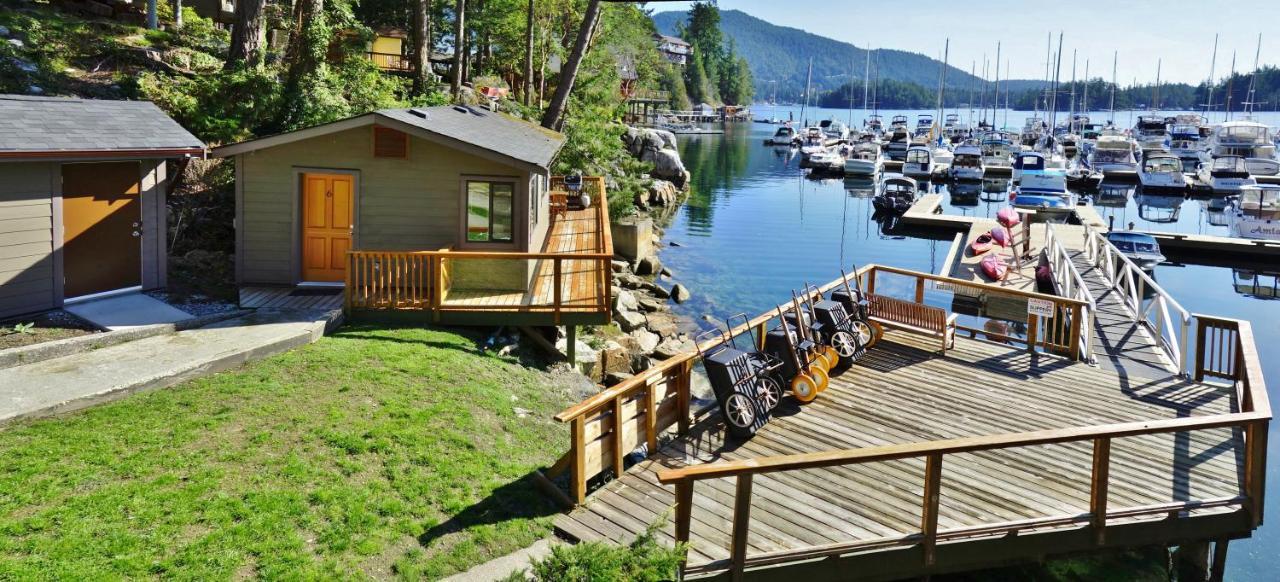 Pender Harbour Resort & Marina Гарден-Бэй Экстерьер фото