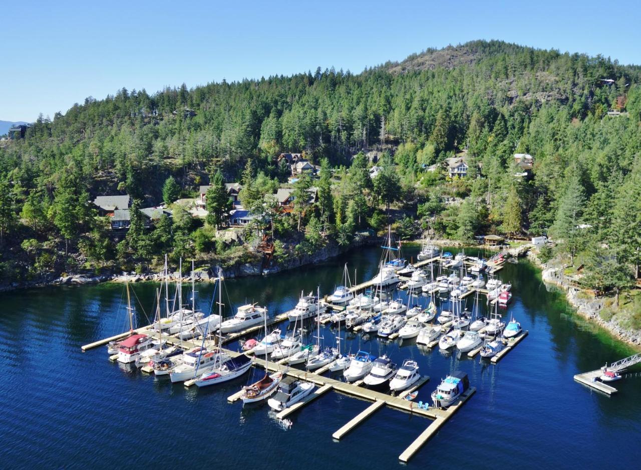 Pender Harbour Resort & Marina Гарден-Бэй Экстерьер фото