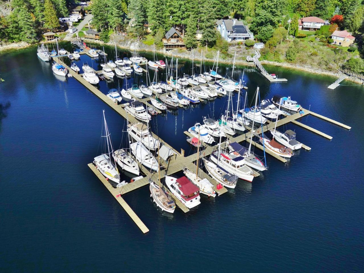 Pender Harbour Resort & Marina Гарден-Бэй Экстерьер фото